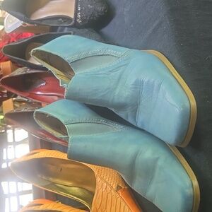 Very pretty chunky heels